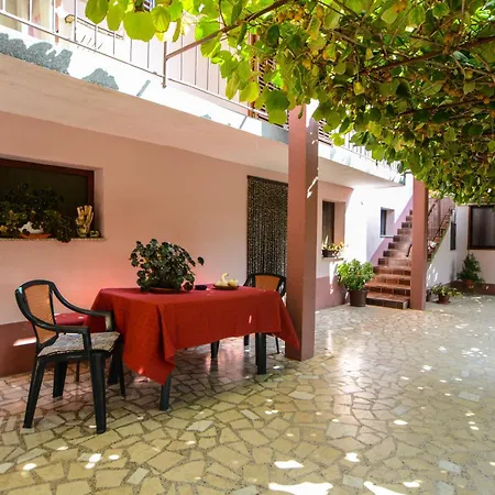 Villagio Apartment *
